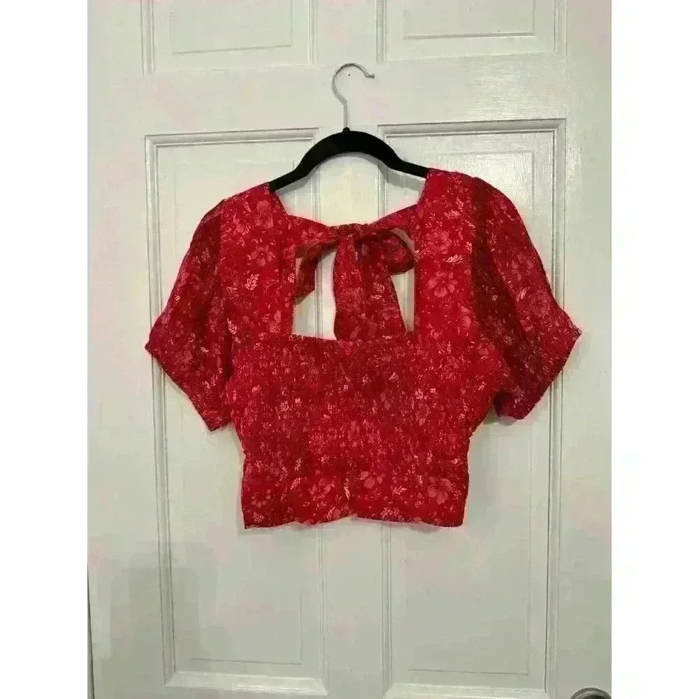Band of Gypsies Red Floral Cropped Smocked Top‎ size M NWT